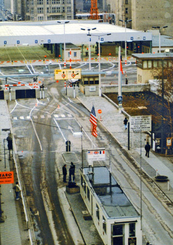 BERLÍN08 (130) Checkpoint Charlie 1961 1989